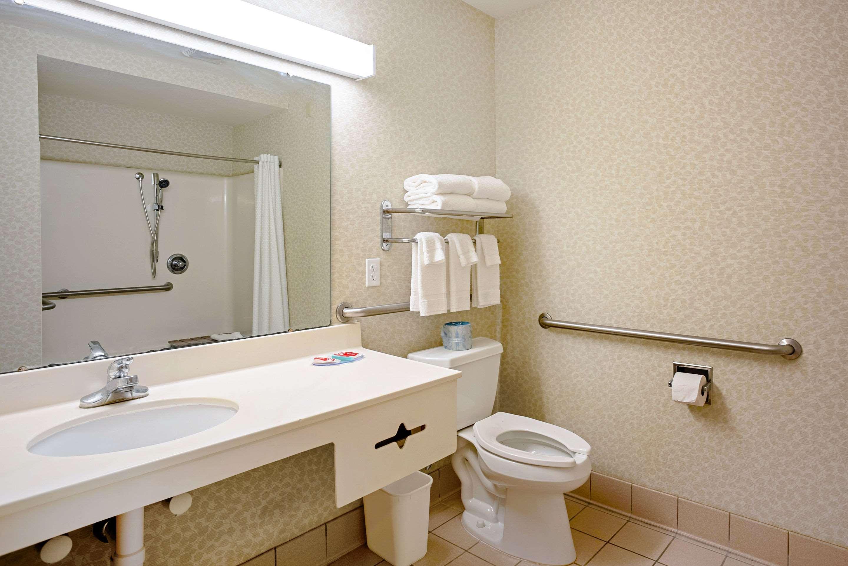 Quality Inn Frontier At Us Hwy 30 Clinton Экстерьер фото