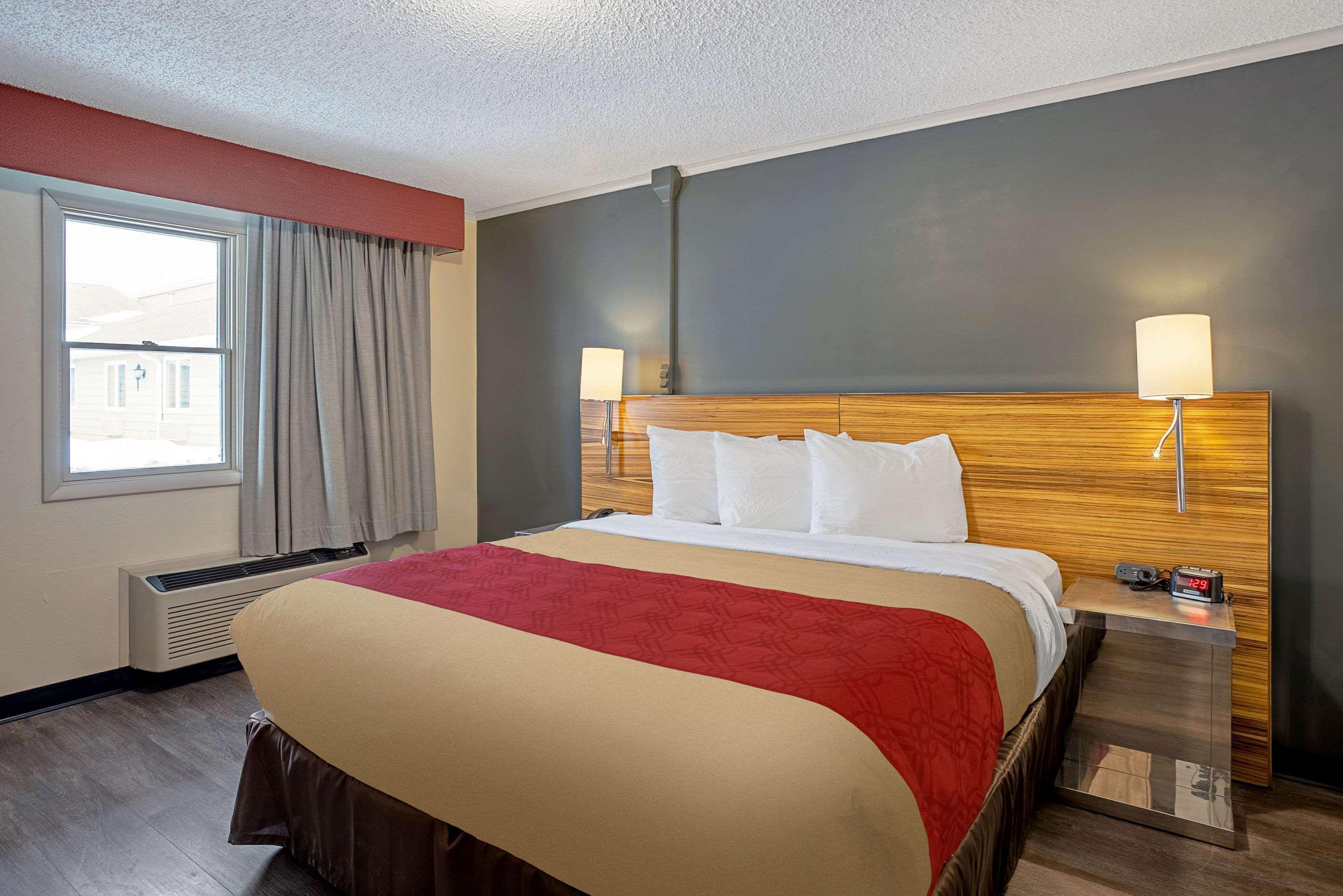 Quality Inn Frontier At Us Hwy 30 Clinton Экстерьер фото