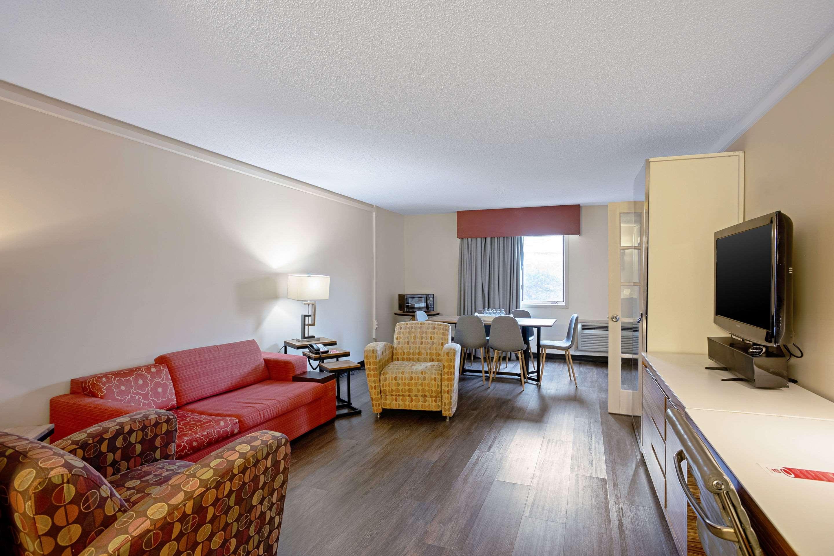 Quality Inn Frontier At Us Hwy 30 Clinton Экстерьер фото