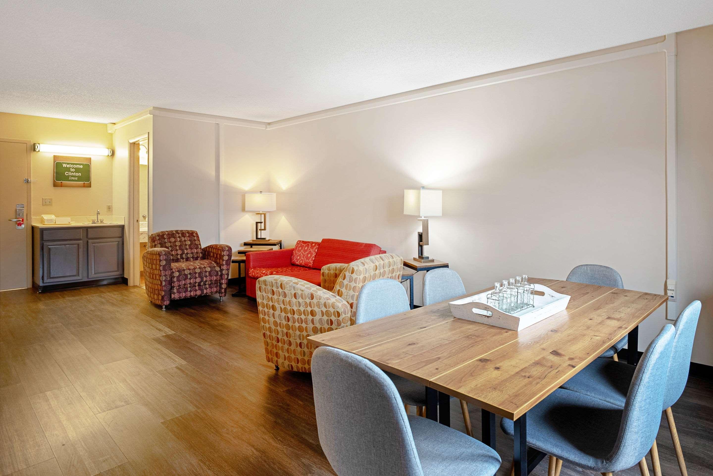 Quality Inn Frontier At Us Hwy 30 Clinton Экстерьер фото