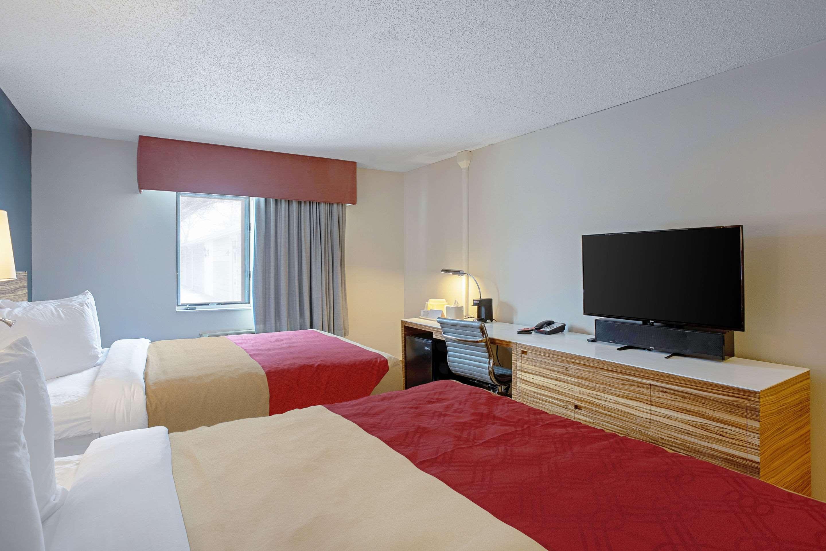 Quality Inn Frontier At Us Hwy 30 Clinton Экстерьер фото