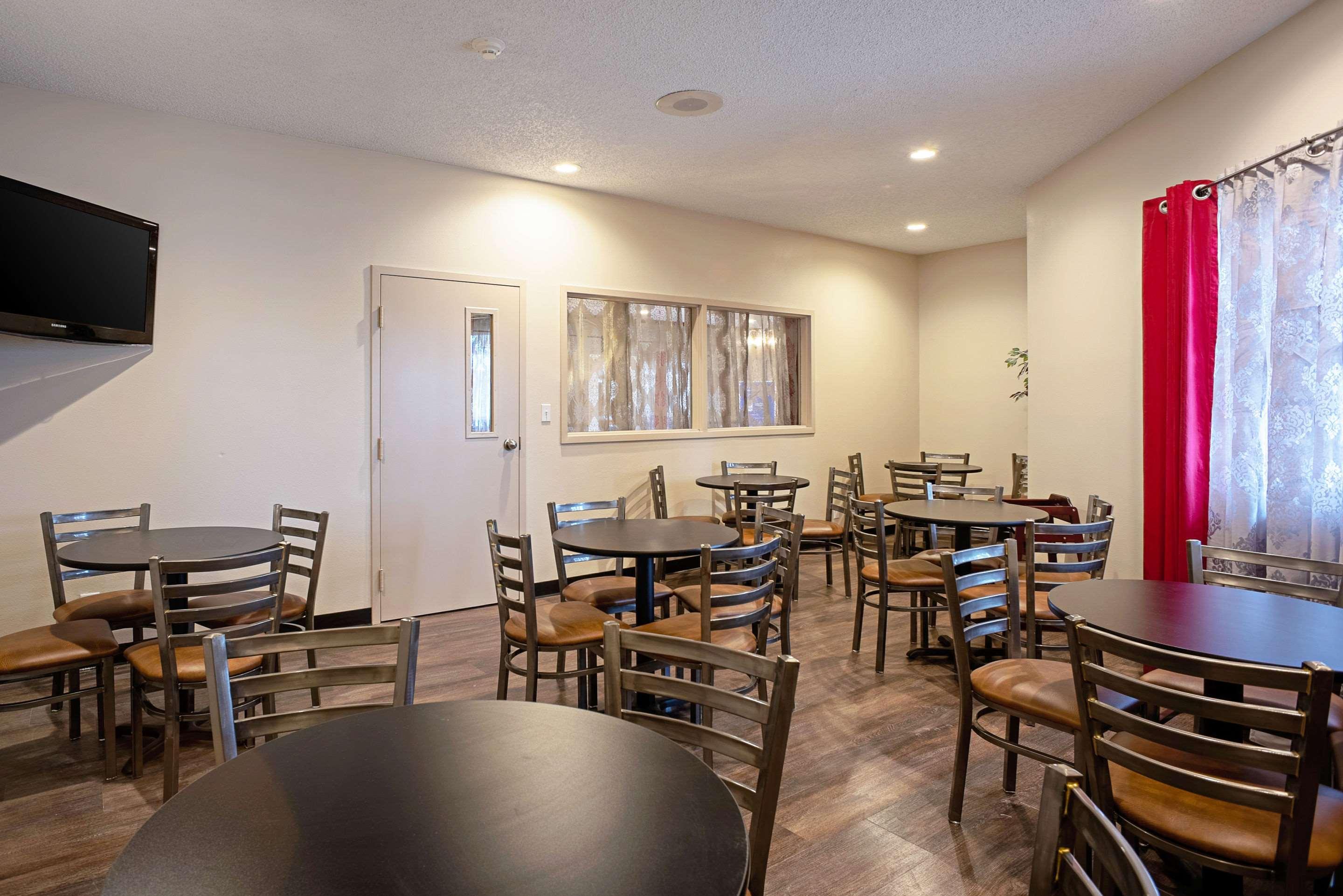 Quality Inn Frontier At Us Hwy 30 Clinton Экстерьер фото