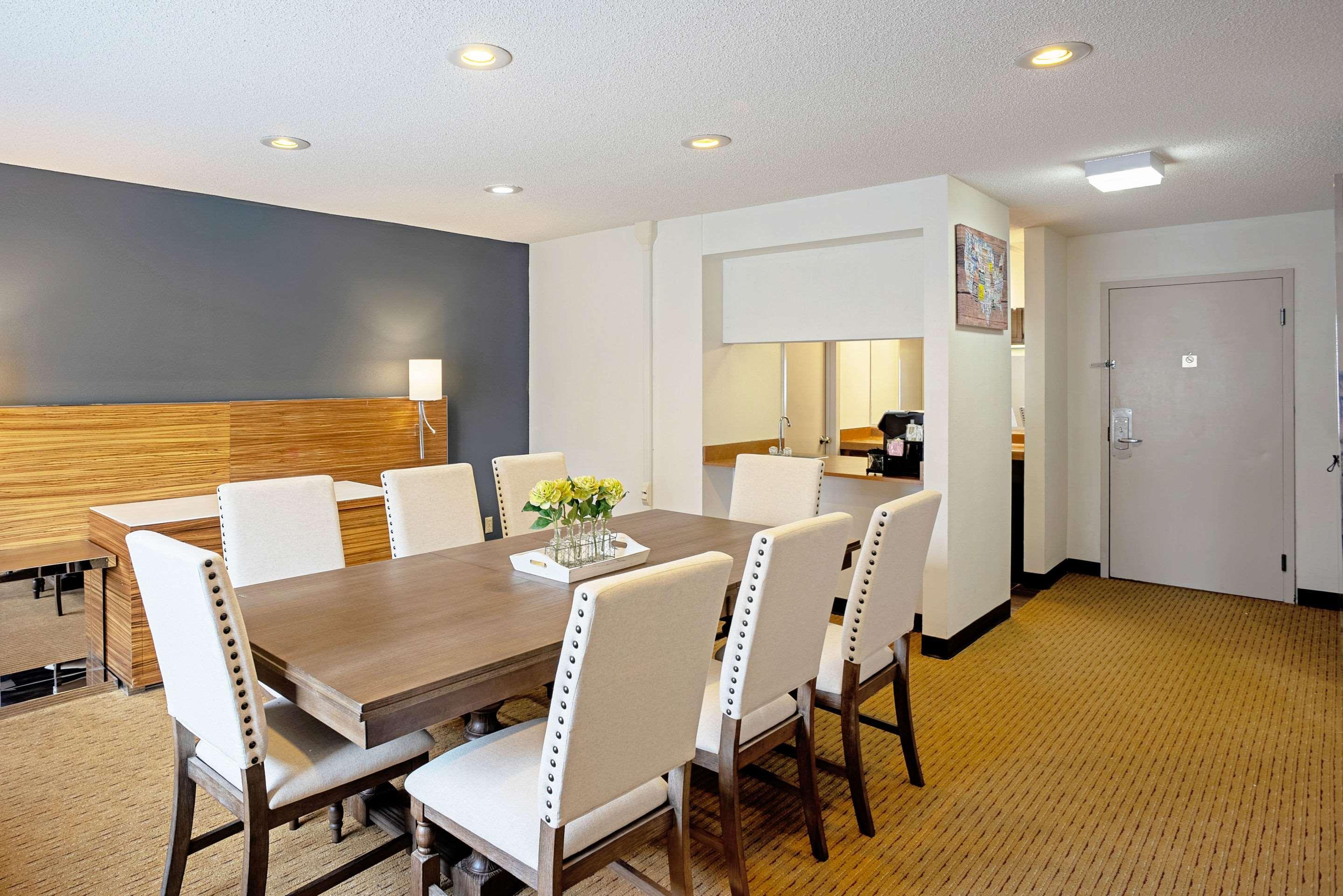 Quality Inn Frontier At Us Hwy 30 Clinton Экстерьер фото