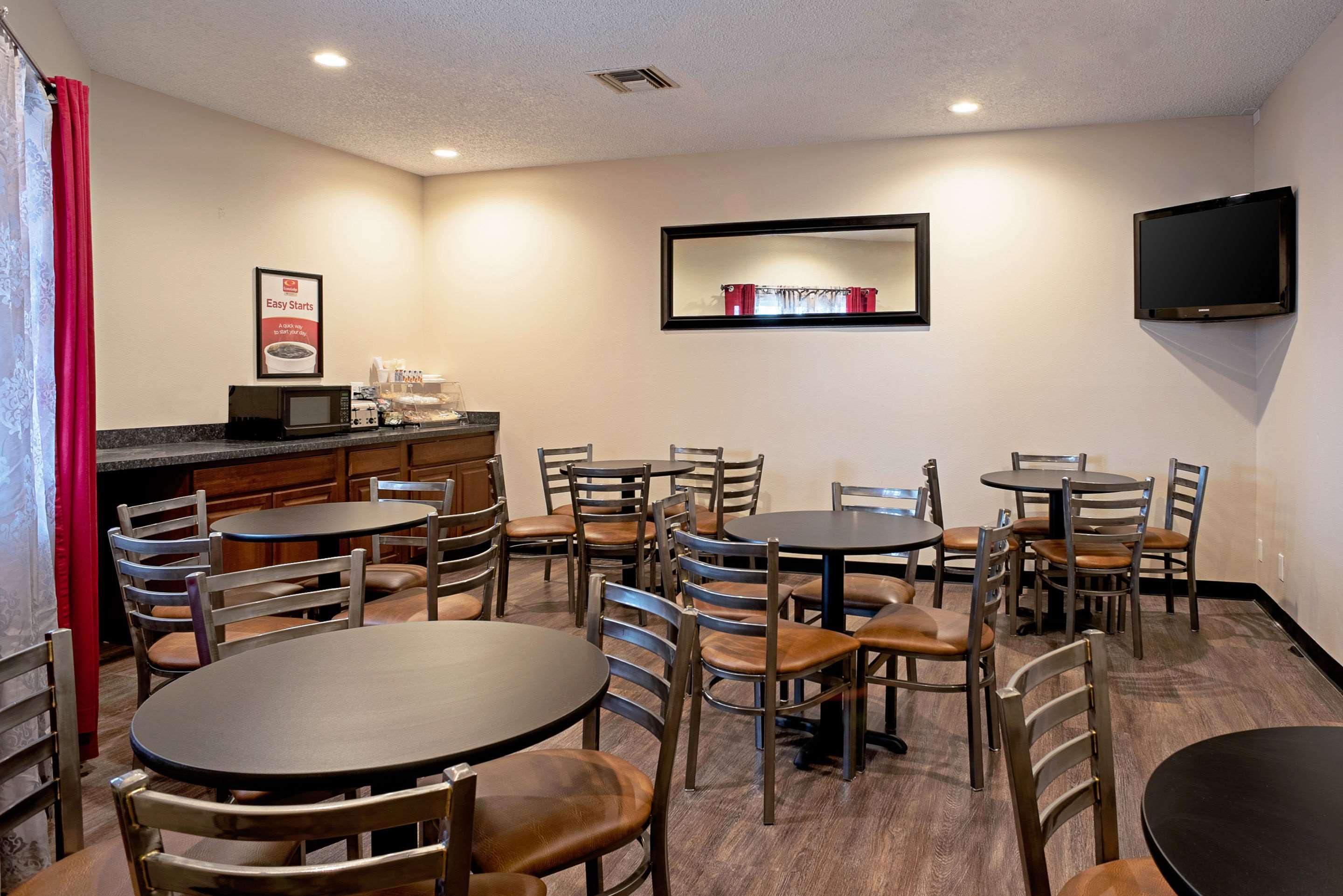 Quality Inn Frontier At Us Hwy 30 Clinton Экстерьер фото