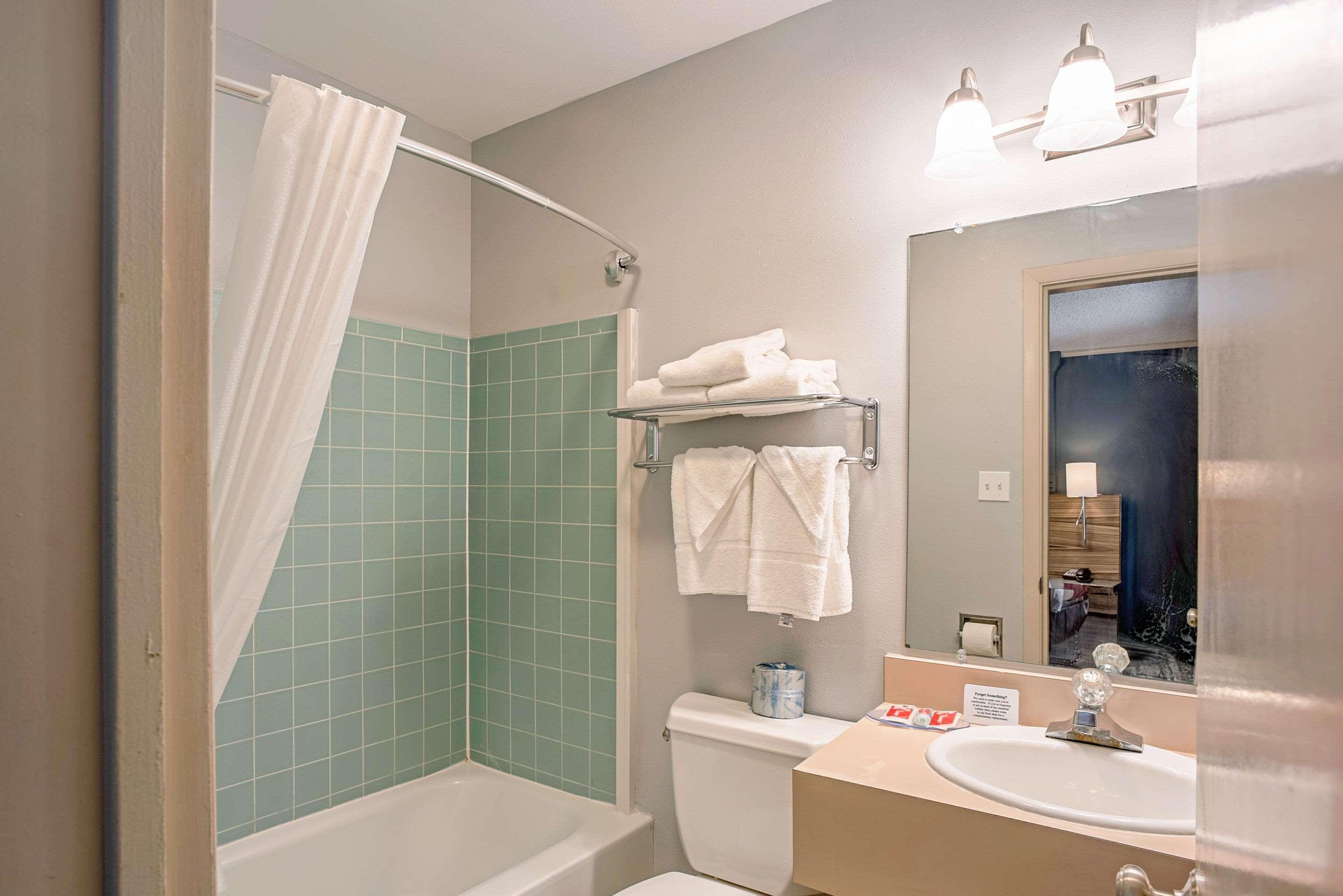 Quality Inn Frontier At Us Hwy 30 Clinton Экстерьер фото