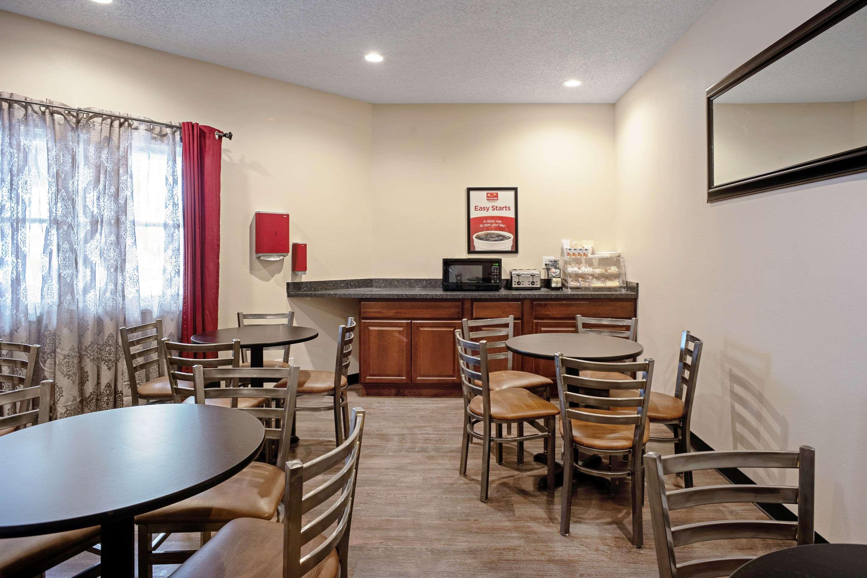 Quality Inn Frontier At Us Hwy 30 Clinton Экстерьер фото