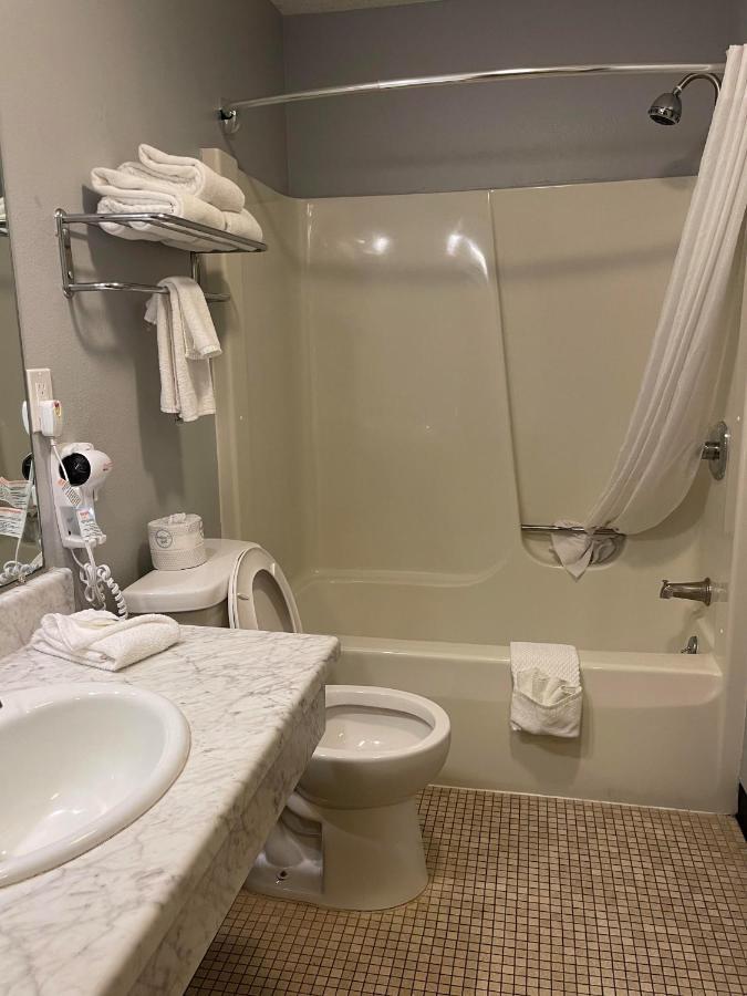 Quality Inn Frontier At Us Hwy 30 Clinton Экстерьер фото