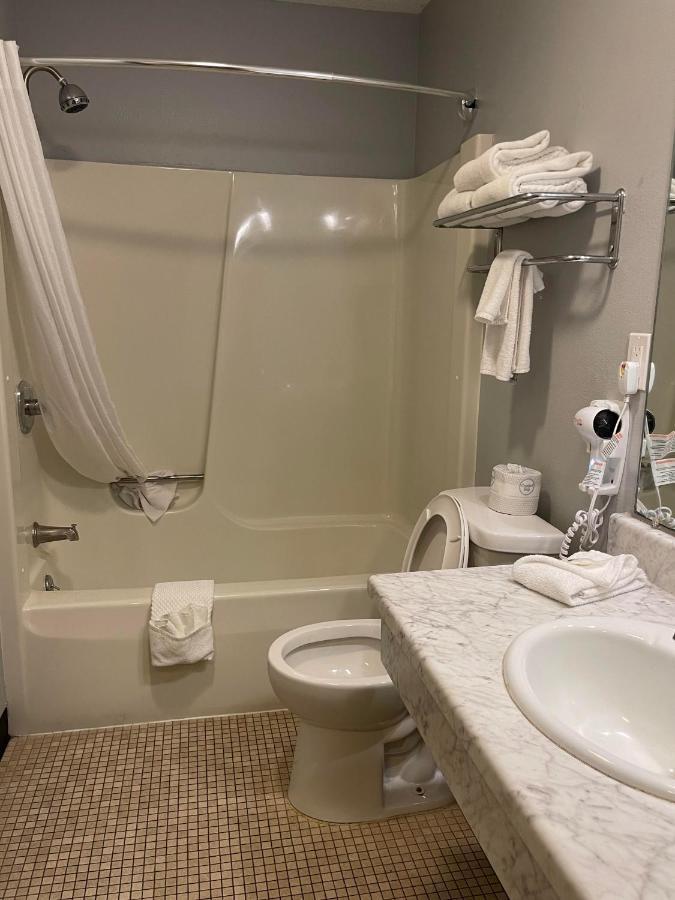 Quality Inn Frontier At Us Hwy 30 Clinton Экстерьер фото