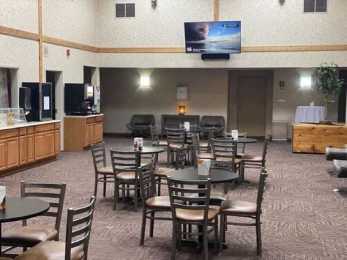 Quality Inn Frontier At Us Hwy 30 Clinton Экстерьер фото