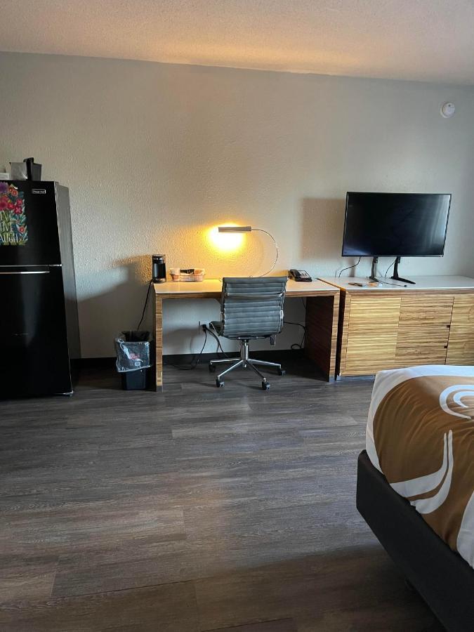 Quality Inn Frontier At Us Hwy 30 Clinton Экстерьер фото