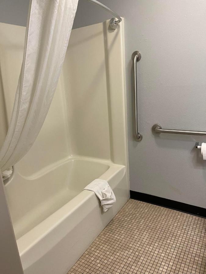 Quality Inn Frontier At Us Hwy 30 Clinton Экстерьер фото